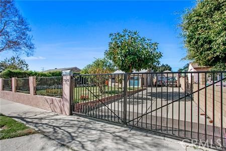 Detail Gallery Image 1 of 1 For 2040 Kilson Dr, Santa Ana,  CA 92707 - 4 Beds | 2 Baths