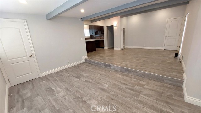 Detail Gallery Image 4 of 22 For 8649 Cantaloupe Ave, Panorama City,  CA 91402 - 3 Beds | 3 Baths