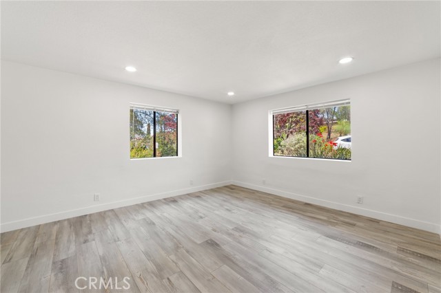 Image 16 of 33 For 21885 Lake Mathews Drive