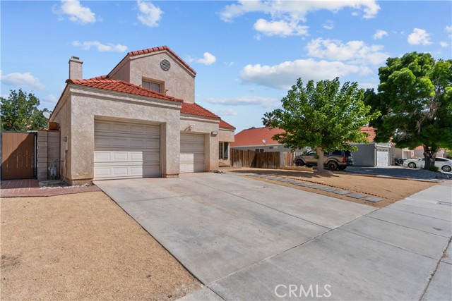 Detail Gallery Image 1 of 29 For 4031 E Avenue R13, Palmdale,  CA 93552 - 3 Beds | 2/1 Baths