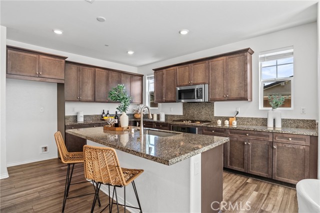 Detail Gallery Image 5 of 15 For 16725 Petrus Ln, Fontana,  CA 92336 - 3 Beds | 2/1 Baths