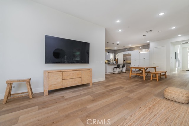 53 Lunar, Irvine CA: https://media.crmls.org/medias/1fae439c-c320-4cb4-9658-fa7a1cf7089e.jpg