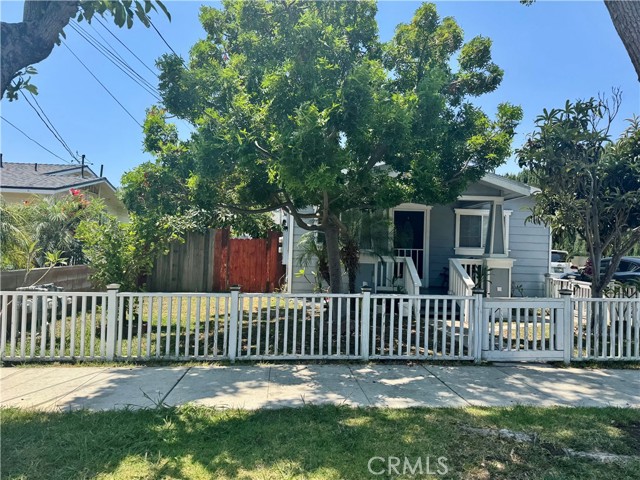 594 Lemon St, Orange CA: https://media.crmls.org/medias/1faf2d11-2d9a-4668-8326-c6d9dea52c49.jpg