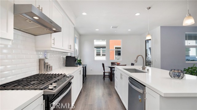 125 Allusion, Irvine CA: https://media.crmls.org/medias/1fb1051f-9cca-41a6-9c67-4e6f8b25dbb2.jpg
