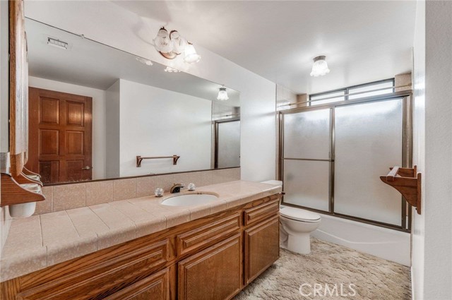 605 N Live Oak, Glendora CA: https://media.crmls.org/medias/1fb115e6-c6b6-4d9d-b176-ebb64aaefbbf.jpg