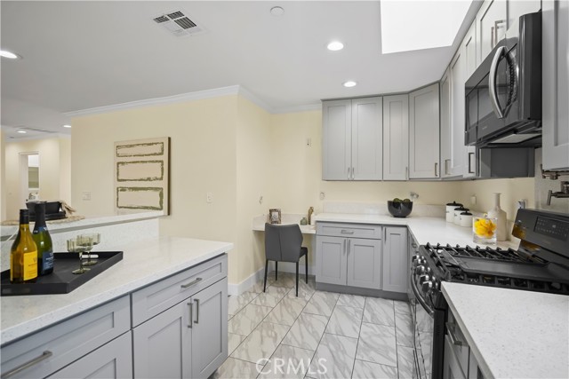 6475 Randi Avenue, Woodland Hills CA: https://media.crmls.org/medias/1fb16234-75b7-49a9-83d5-b89faf14fd99.jpg