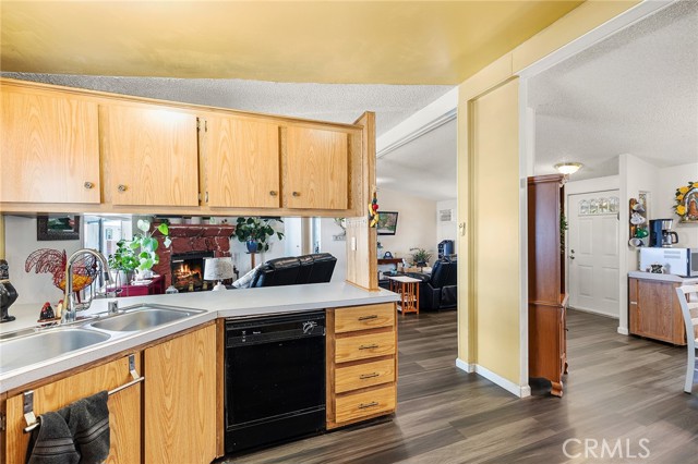 1097 N State Street, Hemet CA: https://media.crmls.org/medias/1fb166b2-7b76-4f2d-9eab-aeebea9b4744.jpg