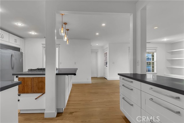 Detail Gallery Image 10 of 33 For 6835 E Parapet, Long Beach,  CA 90808 - 4 Beds | 4 Baths