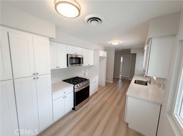 Detail Gallery Image 2 of 27 For 5654 Tower Rd, Riverside,  CA 92506 - 3 Beds | 2 Baths