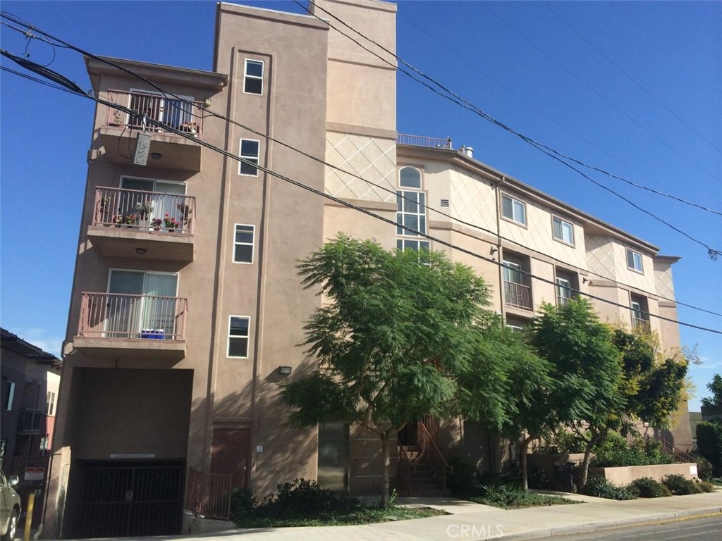 700 N Hill Place #406