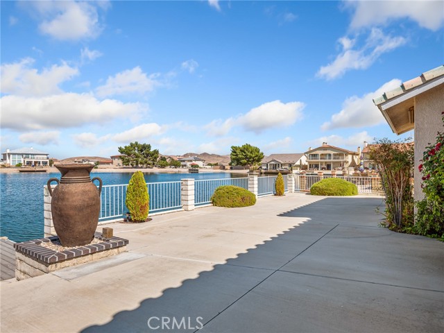 14526 Galleon Lane, Helendale CA: https://media.crmls.org/medias/1fb3a1a1-2e3a-480b-bd96-8ddca395b38c.jpg