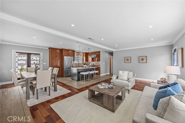 224 Pauline Place, Costa Mesa CA: https://media.crmls.org/medias/1fb465c3-775f-4ef1-883b-0a6e032d28e8.jpg