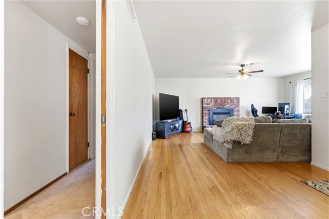 Detail Gallery Image 19 of 44 For 2410 S Locust, Visalia,  CA 93277 - 2 Beds | 1 Baths