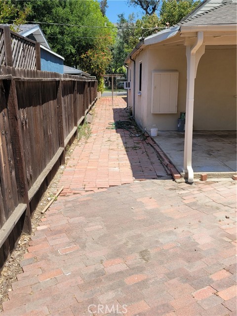 21205 Lopez Street, Woodland Hills CA: https://media.crmls.org/medias/1fb48040-02c7-442b-8134-80bcd684191b.jpg
