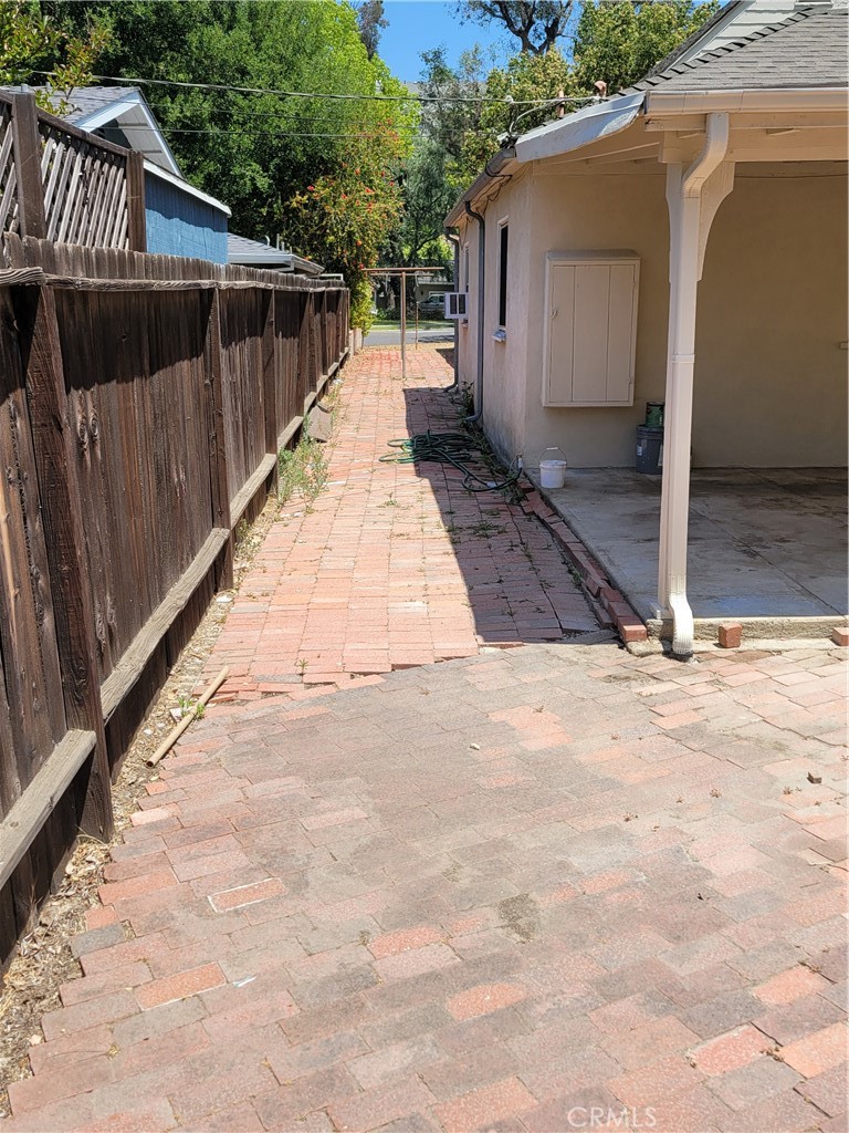 https://media.crmls.org/medias/1fb48040-02c7-442b-8134-80bcd684191b.jpg?preset=X-Large