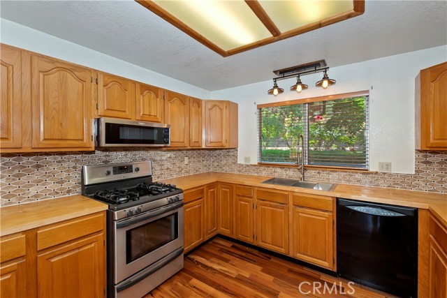 489 Dorn Drive, Crestline CA: https://media.crmls.org/medias/1fb4cb73-4f16-41f9-af0e-9fdede53be57.jpg
