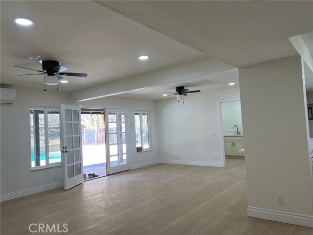 2005 Mt Vernon Avenue, Riverside CA: https://media.crmls.org/medias/1fb52482-fa25-4100-9e9a-8a7135a5dba5.jpg