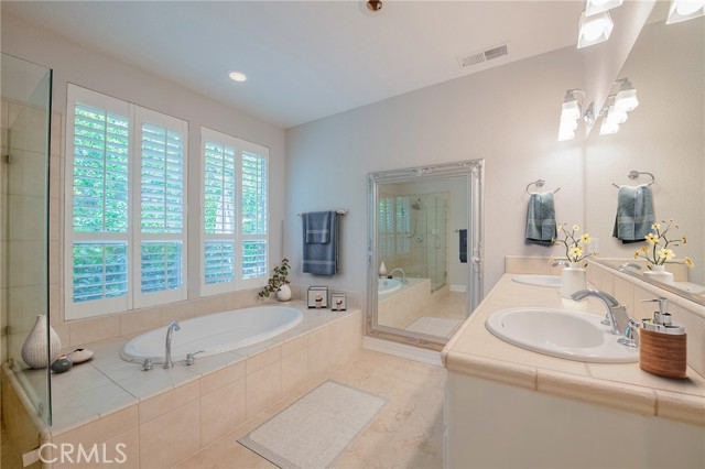 Detail Gallery Image 8 of 16 For 3572 Shadowtree Ln, Chico,  CA 95928 - 3 Beds | 2 Baths