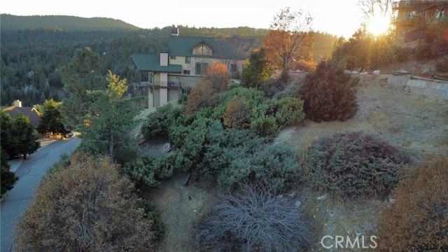 Detail Gallery Image 3 of 11 For 935 Sonoma Dr, Lake Arrowhead,  CA 92352 - – Beds | – Baths