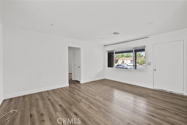 Detail Gallery Image 5 of 33 For 7952 White Oak Ave, Northridge,  CA 91325 - 2 Beds | 1 Baths