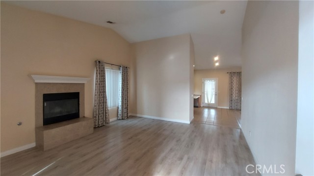 Detail Gallery Image 6 of 24 For 16124 Holly Ridge Ct, Victorville,  CA 92395 - 3 Beds | 2 Baths