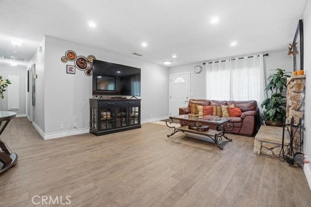 Detail Gallery Image 4 of 42 For 20070 Winton, Corona,  CA 92881 - 4 Beds | 2 Baths