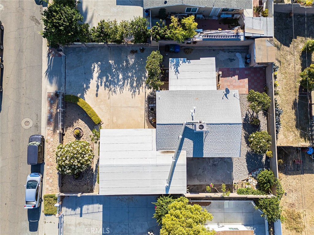 https://media.crmls.org/medias/1fb98967-a18c-46d4-81bc-516e4aff3af7.jpg?preset=X-Large