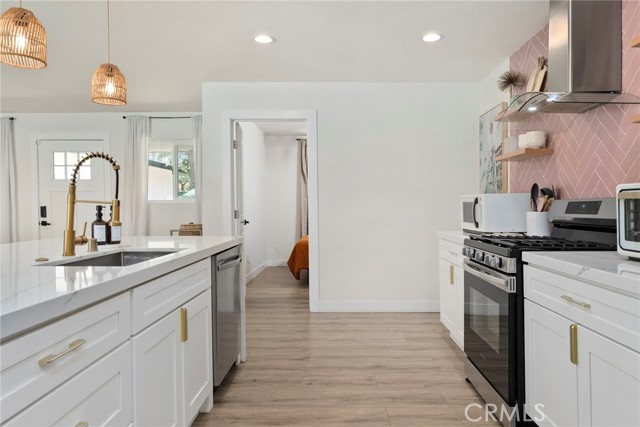 Detail Gallery Image 10 of 20 For 2214 Edna Dr, Santa Ana,  CA 92706 - 4 Beds | 3 Baths