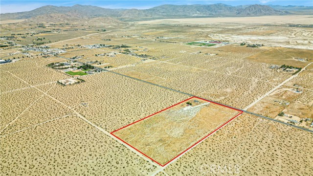 Detail Gallery Image 3 of 25 For 33633 Old Woman Spring Rd, Lucerne Valley,  CA 92356 - – Beds | – Baths