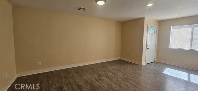 Detail Gallery Image 7 of 21 For 1633 1/2 E 85th St, Los Angeles,  CA 90001 - 5 Beds | 3 Baths