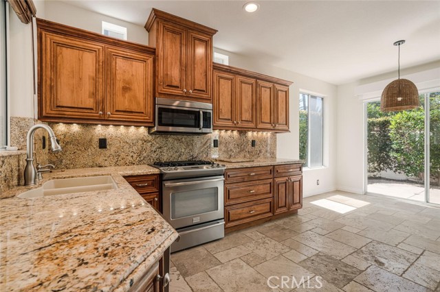 Detail Gallery Image 8 of 32 For 4023 Brindisi Pl, Moorpark,  CA 93021 - 2 Beds | 2/1 Baths