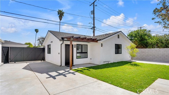 318 N Catalina, Burbank CA: https://media.crmls.org/medias/1fbc4f0d-2424-4831-9619-2acadd1108a3.jpg