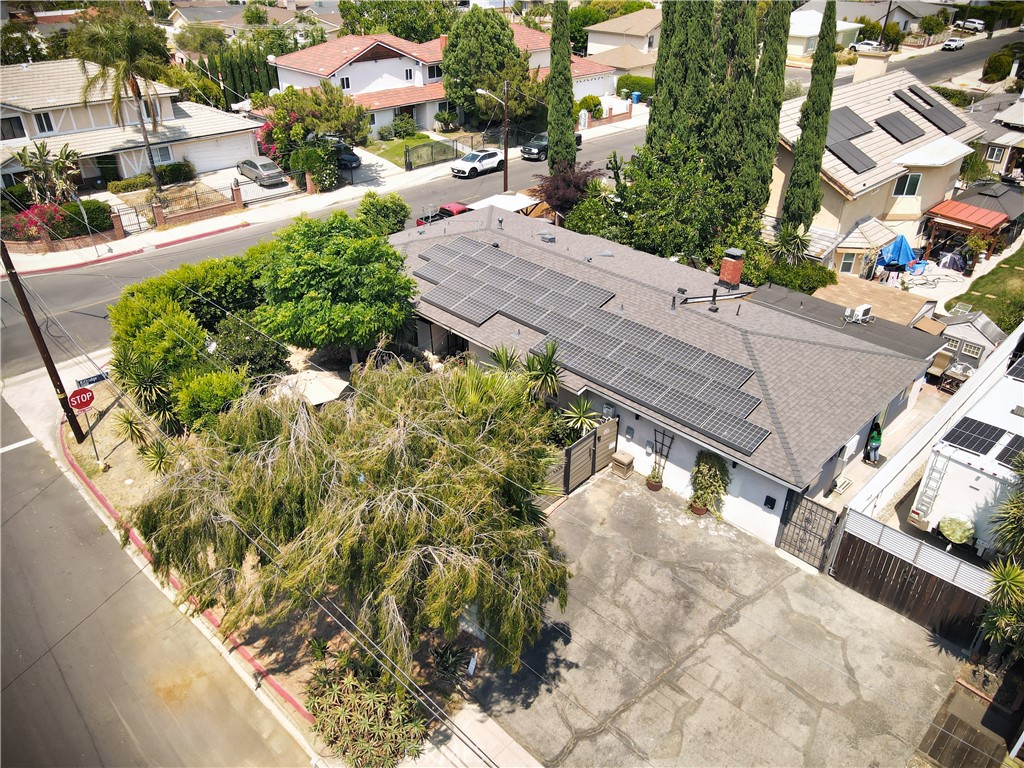 https://media.crmls.org/medias/1fbd2123-fde6-493e-a76c-80f9567a15fc.jpg?preset=X-Large