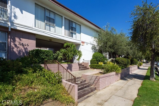 Detail Gallery Image 1 of 10 For 13050 Dronfield Ave #23,  Sylmar,  CA 91342 - 2 Beds | 2 Baths