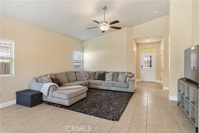 Detail Gallery Image 6 of 30 For 5913 Blue Spruce Ave, Bakersfield,  CA 93313 - 4 Beds | 2 Baths