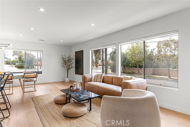 Detail Gallery Image 3 of 42 For 5681 E. Colorado St, Long Beach,  CA 90814 - 3 Beds | 2/1 Baths