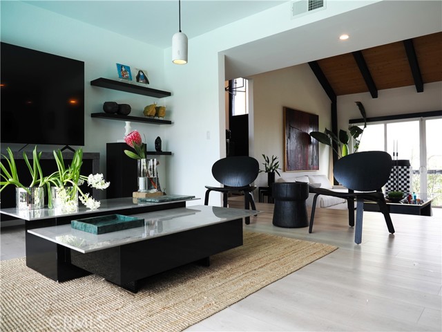5177 Medina Road, Woodland Hills CA: https://media.crmls.org/medias/1fbefeeb-f056-4ece-8d5b-1c1d6301e9b8.jpg
