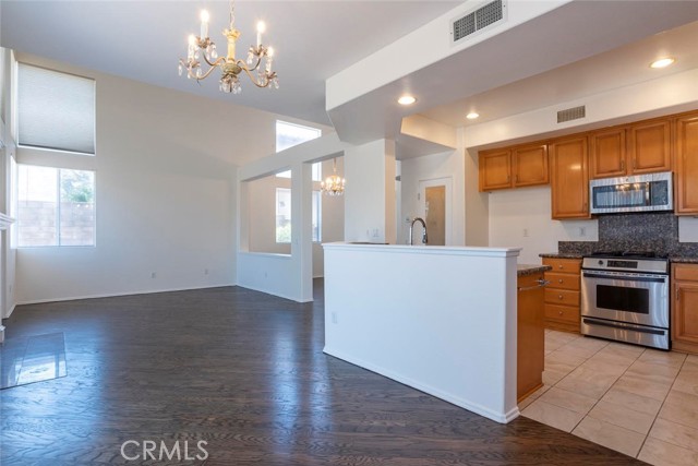 Detail Gallery Image 6 of 28 For 1574 River Wood Ct, Simi Valley,  CA 93063 - 3 Beds | 2/1 Baths