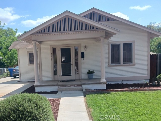 Detail Gallery Image 1 of 20 For 4326 Edgewood Pl, Riverside,  CA 92506 - 2 Beds | 1 Baths
