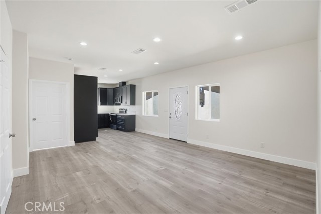 7958 Tampa Ave, Reseda CA: https://media.crmls.org/medias/1fbfb208-a30b-4573-a68b-2f1053ab154d.jpg