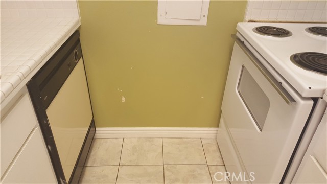 5585 E Pacific Coast, Long Beach CA: https://media.crmls.org/medias/1fc03cc4-92b4-4a1f-8a94-273b5e47cef6.jpg