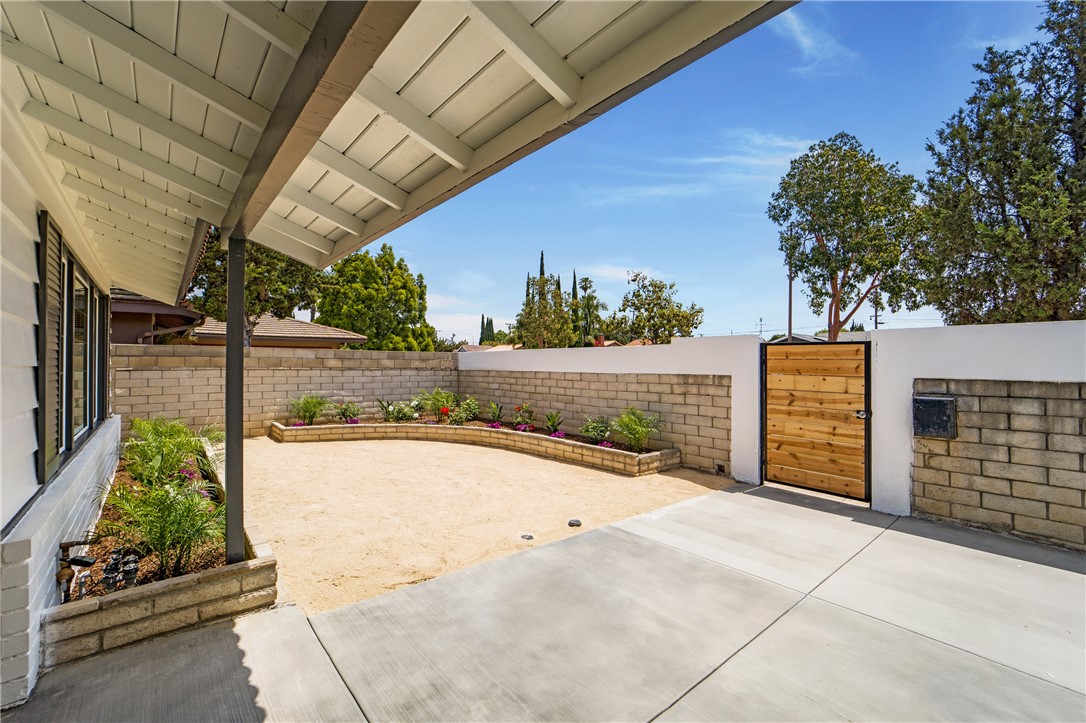 Detail Gallery Image 3 of 25 For 14101 Charloma Dr, Tustin,  CA 92780 - 4 Beds | 2 Baths