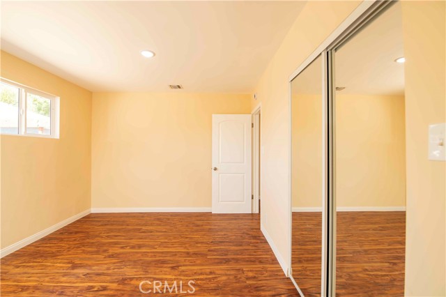 6911 Enfield Avenue, Reseda CA: https://media.crmls.org/medias/1fc1209c-eaa9-4ea0-8273-c17d42296b52.jpg