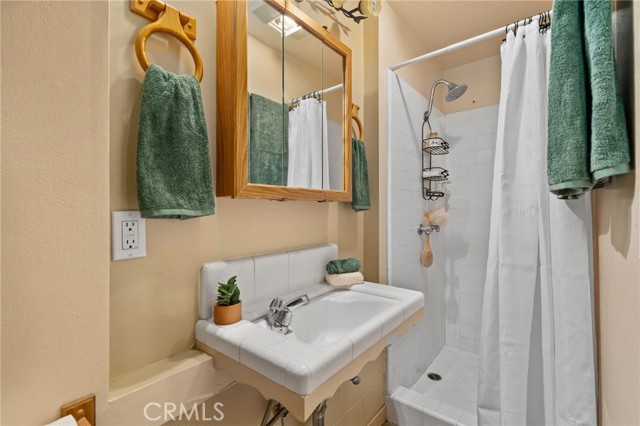 Detail Gallery Image 19 of 40 For 32143 West Dr, Running Springs,  CA 92382 - 2 Beds | 1/1 Baths