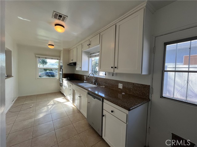 Detail Gallery Image 6 of 18 For 13627 Huston St, Sherman Oaks,  CA 91423 - 3 Beds | 2 Baths