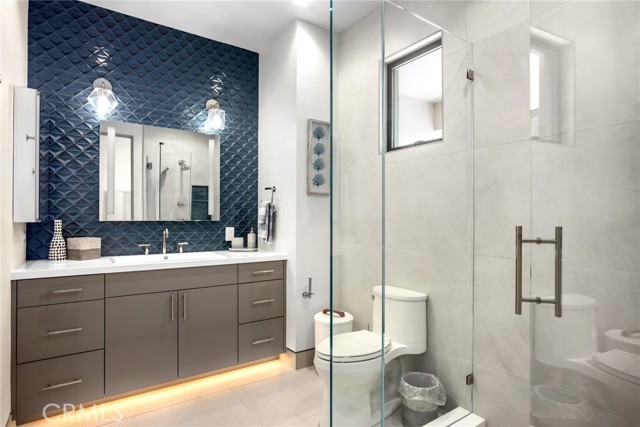 706 W Oceanfront, Newport Beach CA: https://media.crmls.org/medias/1fc288db-97da-4a5e-a761-d7a05785ddfd.jpg