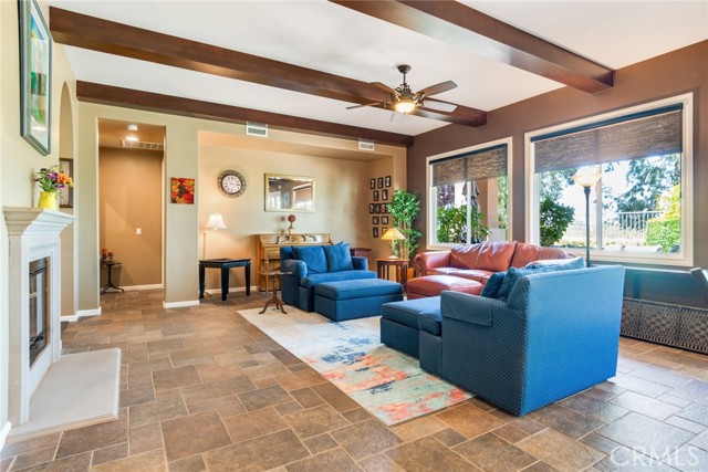 36235 Bay Hill Drive, Beaumont CA: https://media.crmls.org/medias/1fc325ec-56ca-44e0-9026-224c6b69078f.jpg