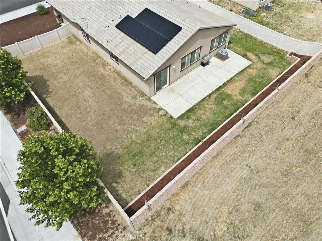 https://media.crmls.org/medias/1fc3302c-10bb-4aee-97dd-b4007569aeac.jpg?preset=X-Large