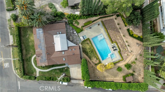 Detail Gallery Image 2 of 29 For 19943 Oxnard, Woodland Hills,  CA 91367 - 4 Beds | 3 Baths