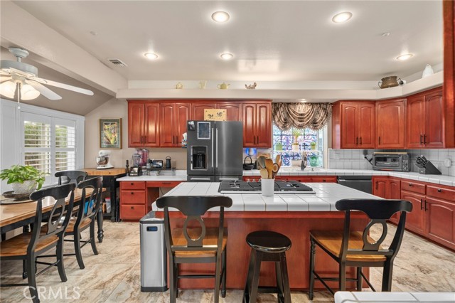 Detail Gallery Image 17 of 60 For 334 Lakeside, Redlands,  CA 92373 - 4 Beds | 4 Baths